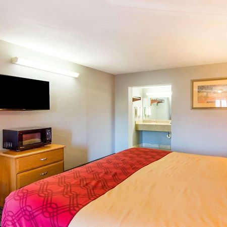 Econo Lodge Wichita Falls Downtown Exterior photo